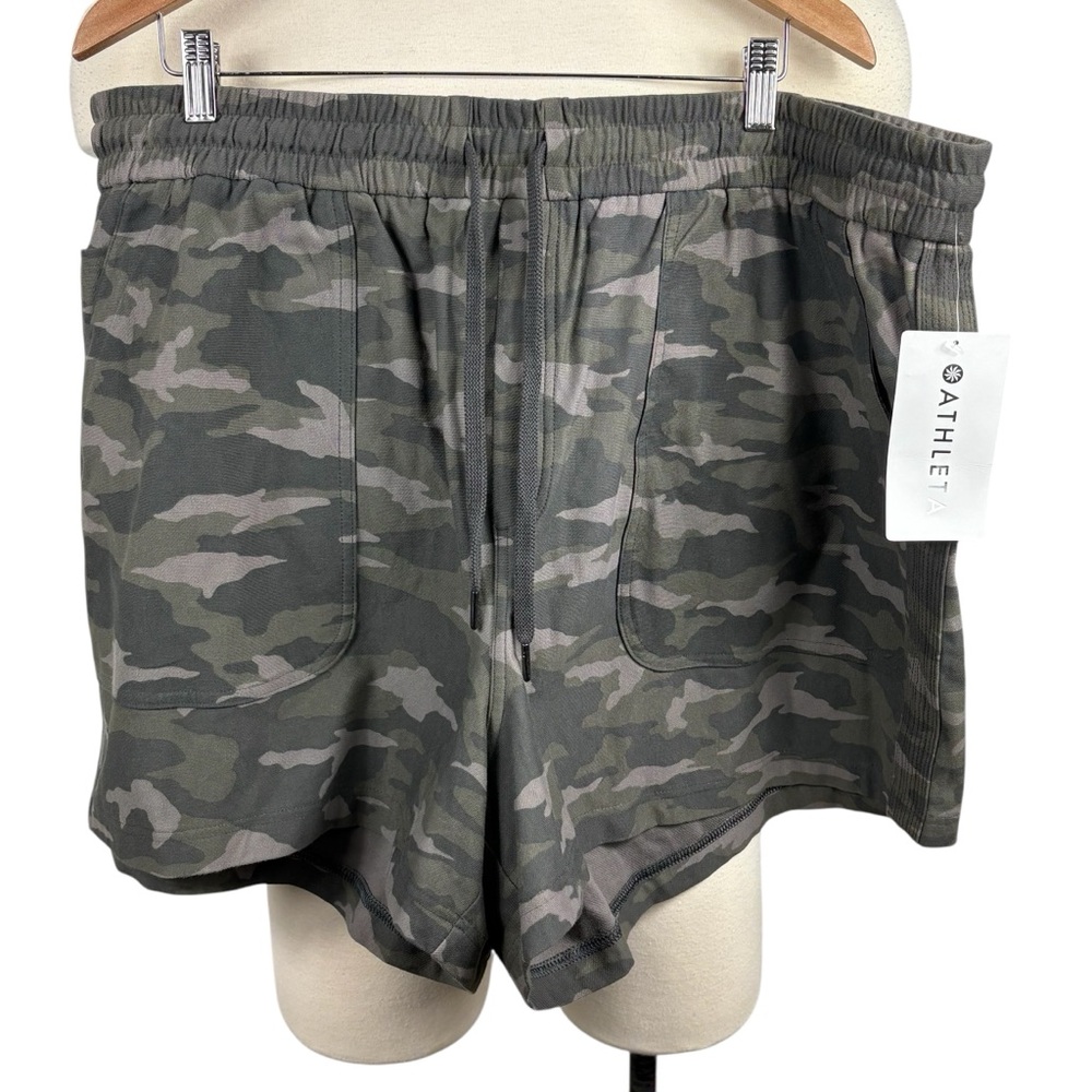 NWT Women's Athleta Camo‎ Farallon Semi-Fitted Organic Cotton Shorts 0301